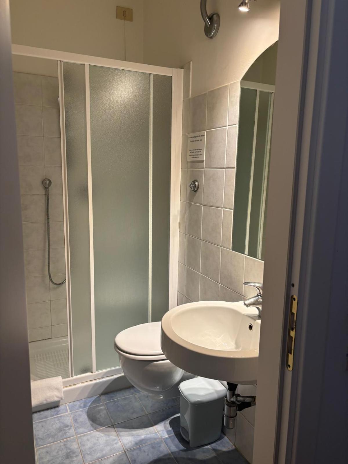 Hotel Girasole House Florenz Zimmer foto